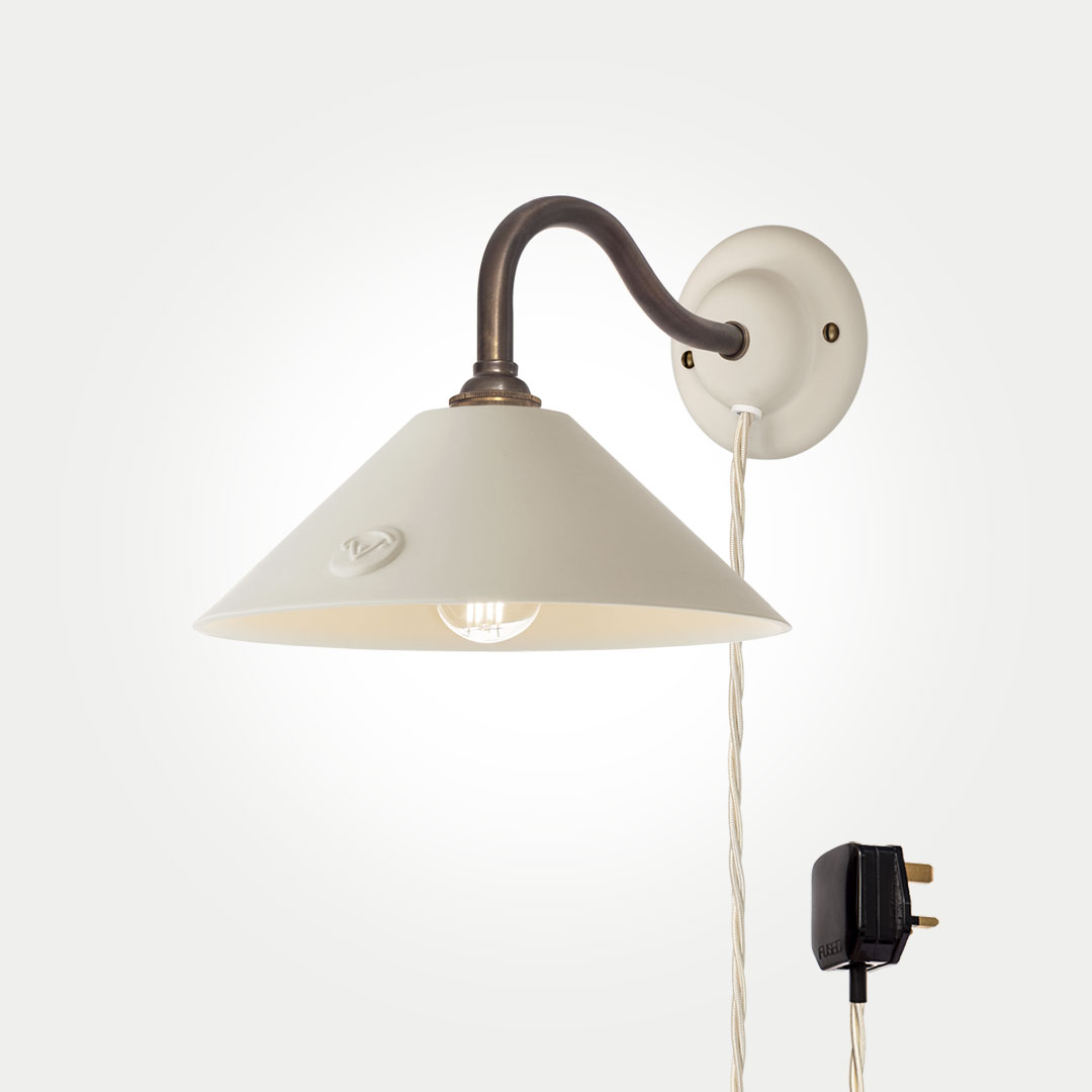 Bergholt-Keats-Plug-In-Wall-Light Dimmable LED Light Bulb