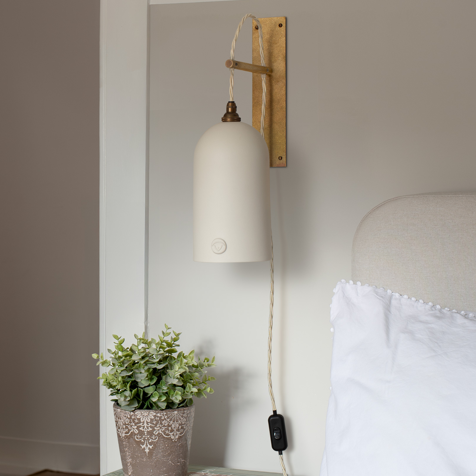 Boxted-Plugin-Bronte-Main Dimmable LED Light Bulb Pear